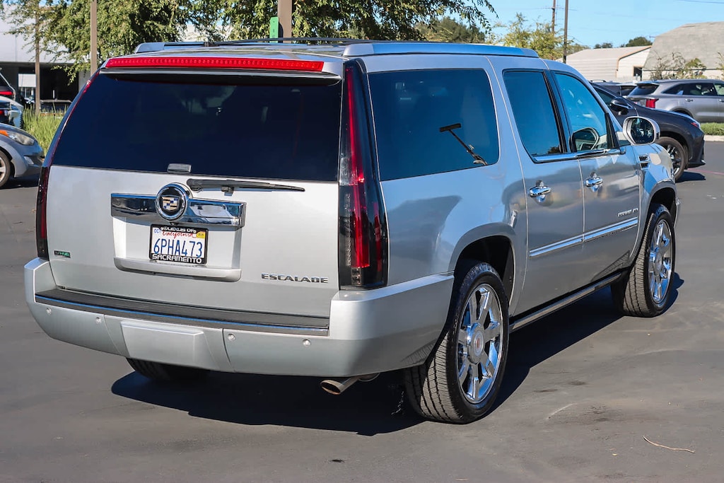 Used 2011 CADILLAC ESCALADE ESV Premium SUV