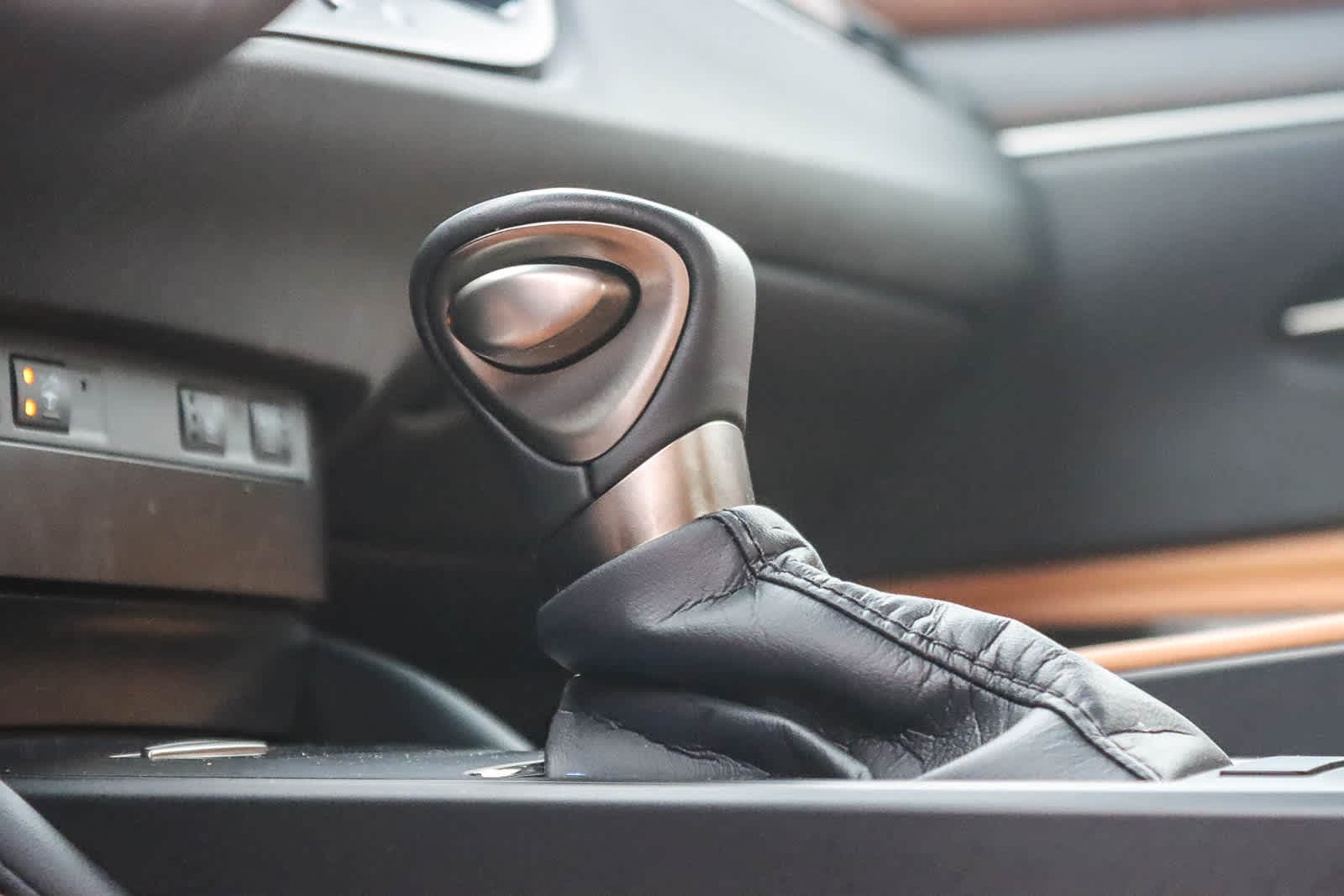 Thumbnail: 2025 Lexus ES - 22