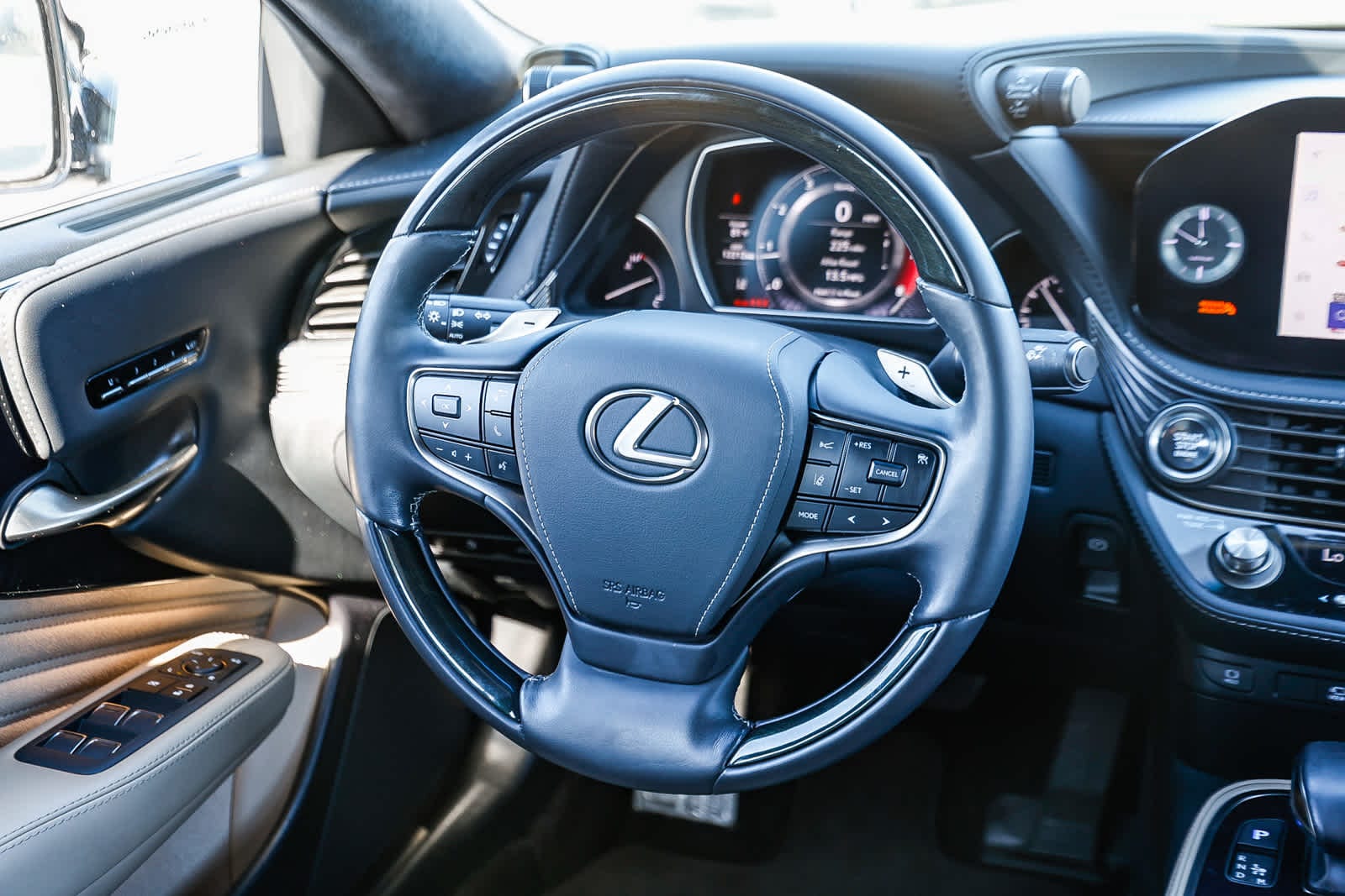Thumbnail: 2023 Lexus LS - 14