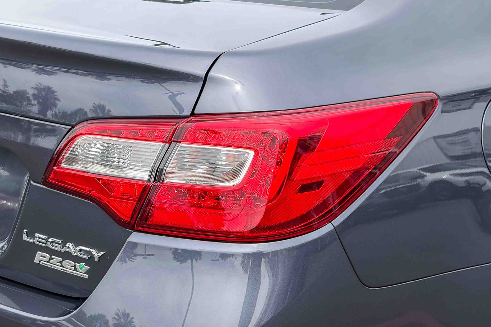 2017 Subaru Legacy 2.5i Limited with photo 3