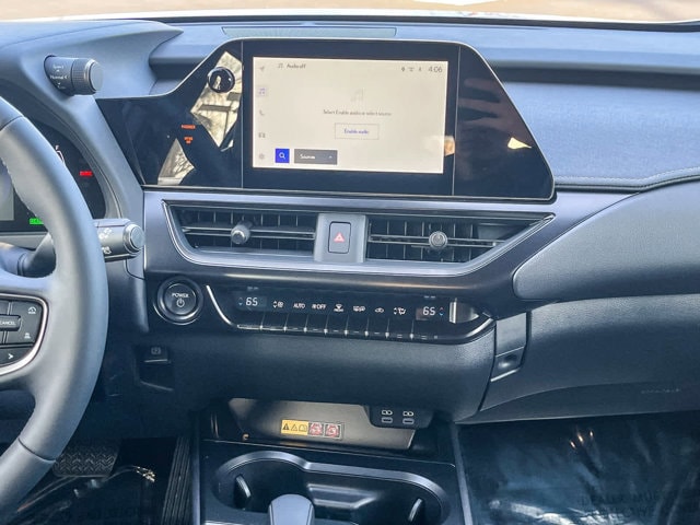 Thumbnail: 2025 Lexus UX - 14