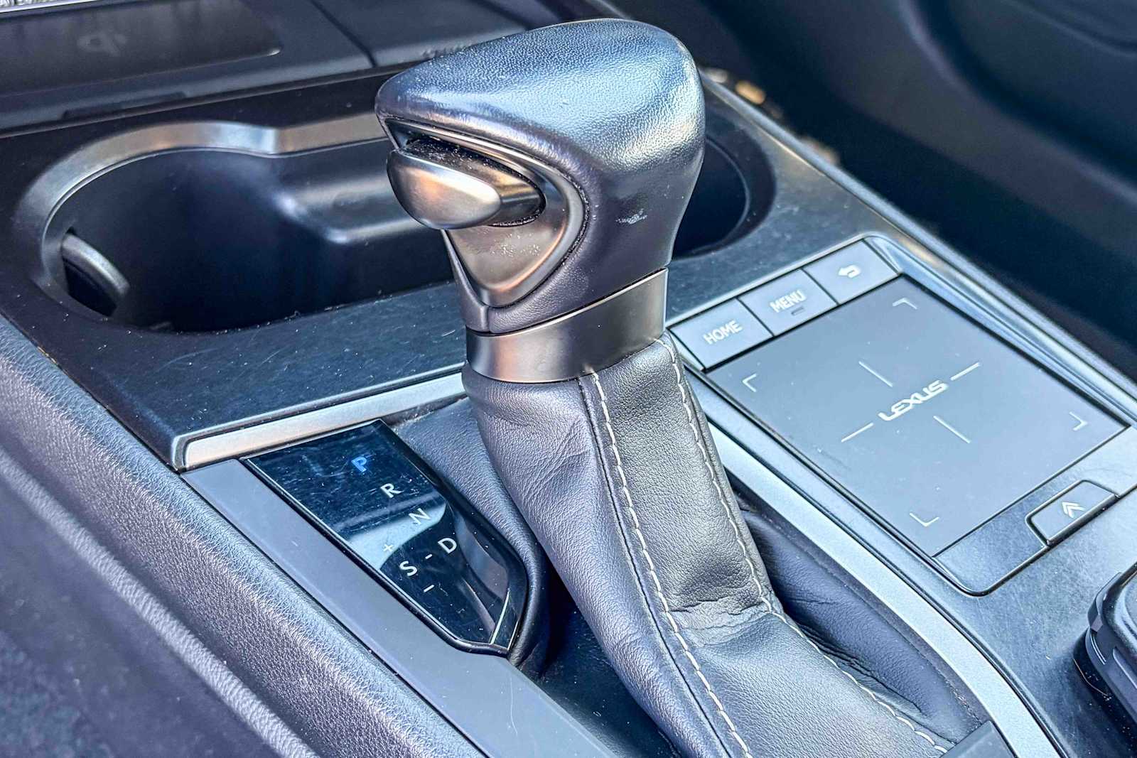 Thumbnail: 2020 Lexus UX - 18