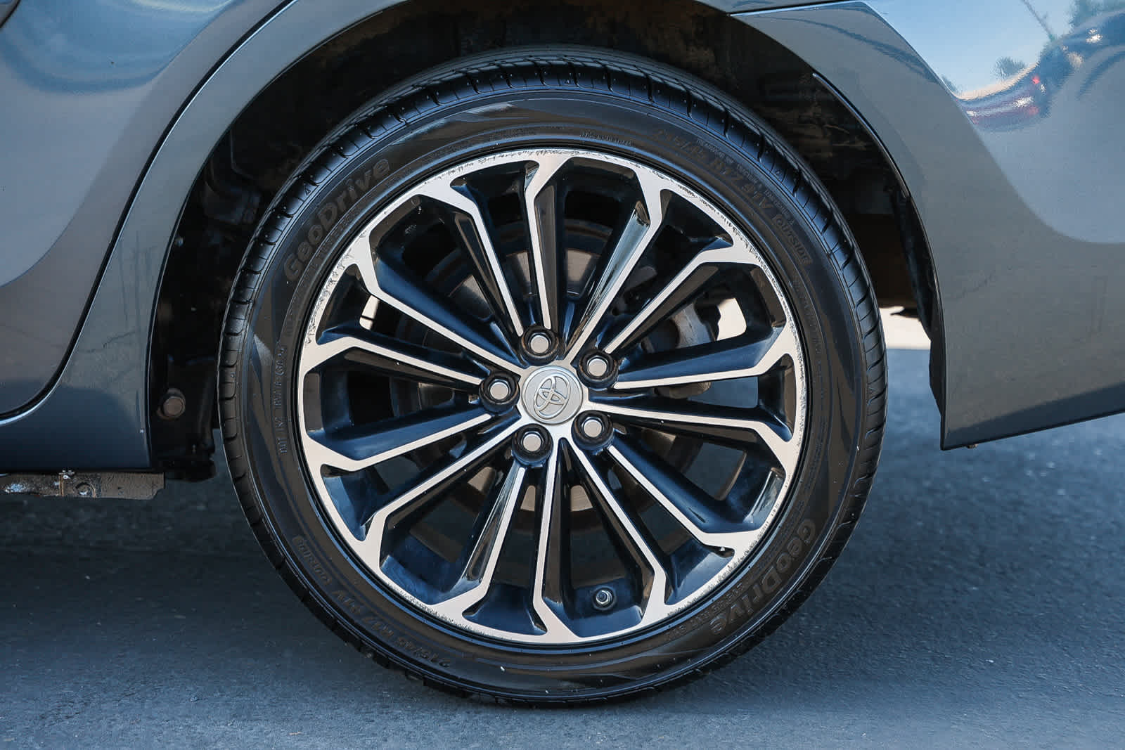 Thumbnail: 2015 Toyota Corolla - 14