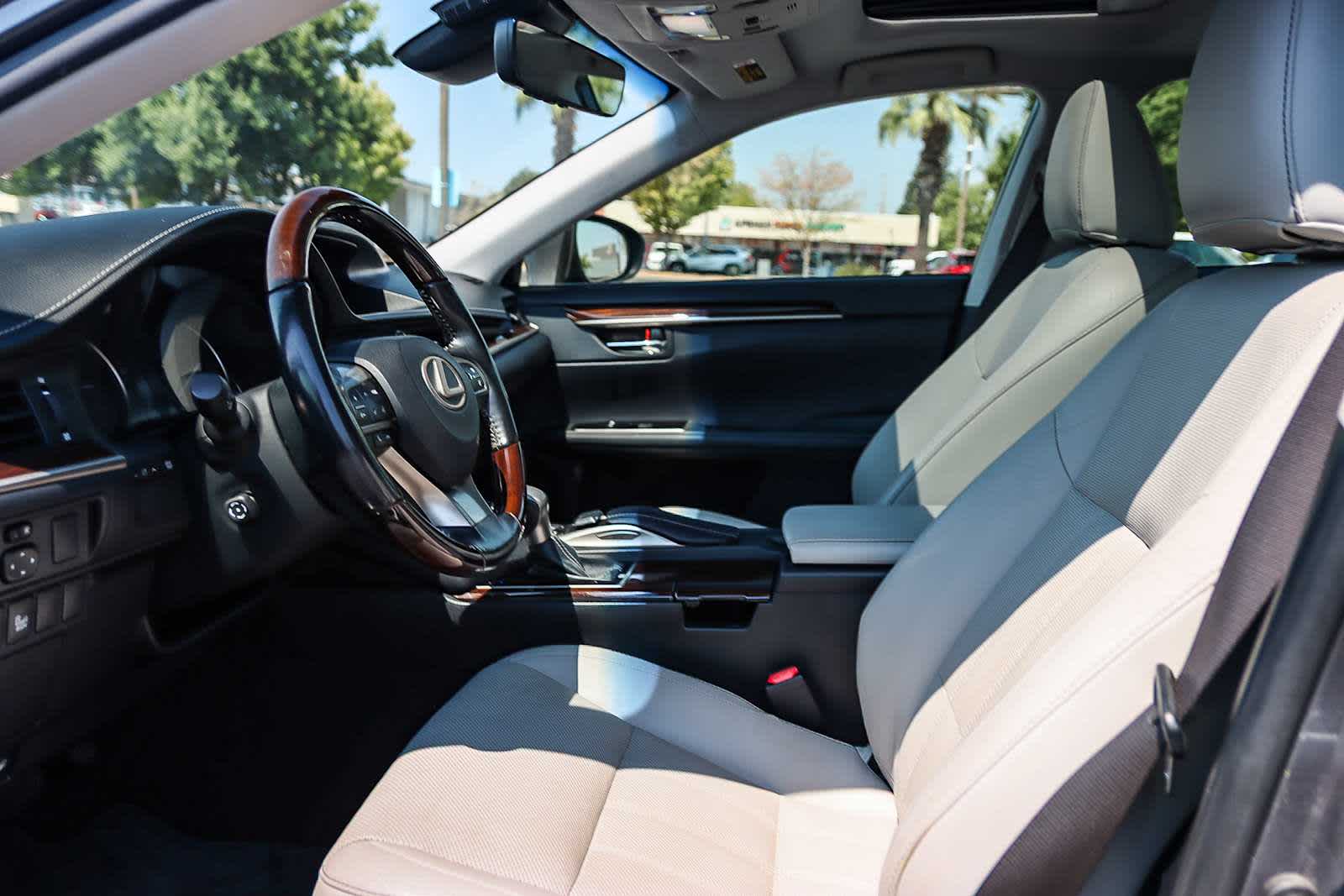 Thumbnail: 2017 Lexus ES - 27