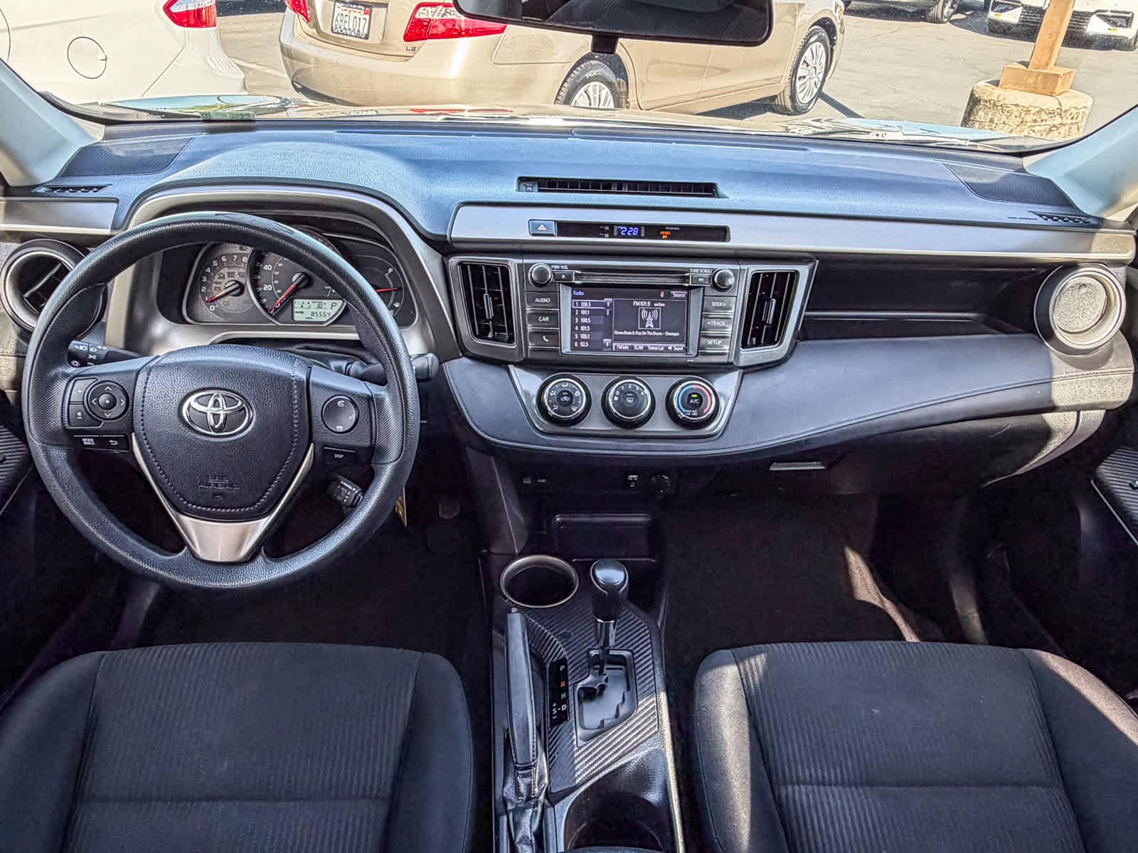 Thumbnail: 2015 Toyota RAV4 - 11