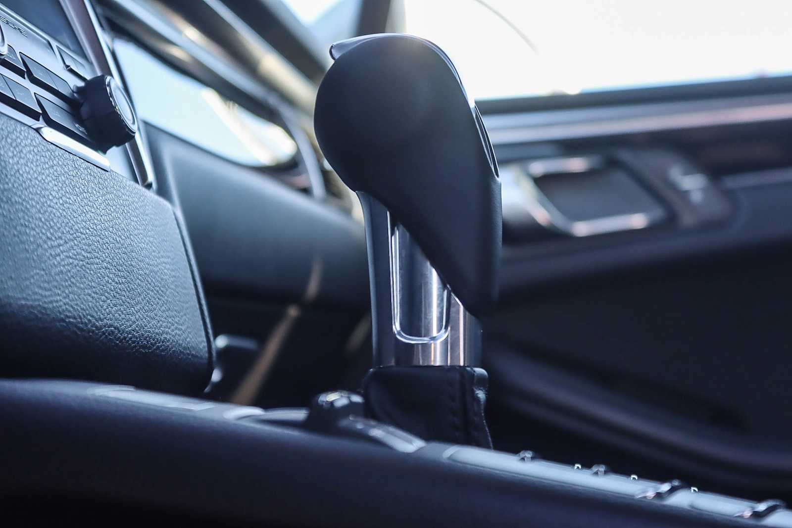 Thumbnail: 2018 Porsche Macan - 19