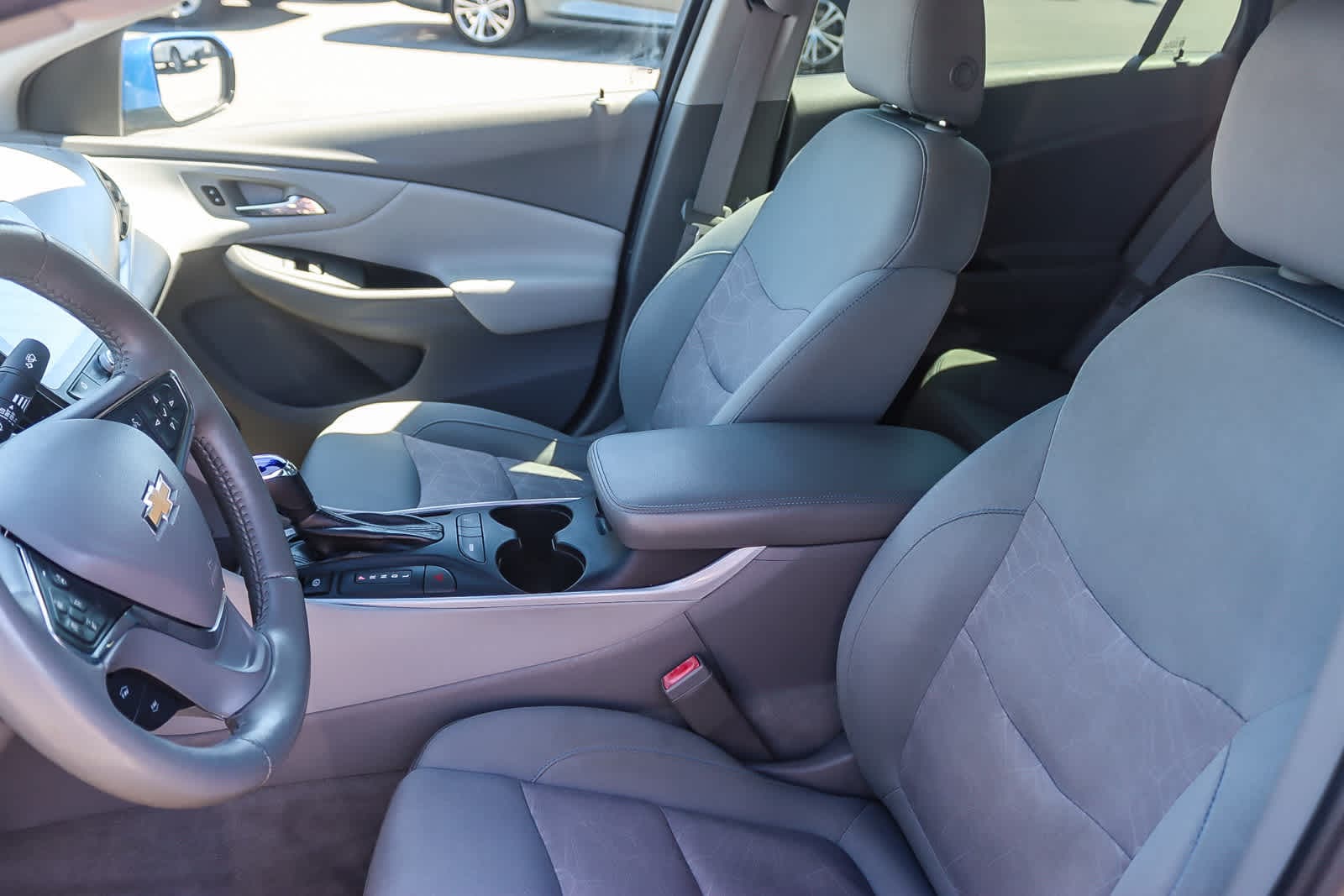 Thumbnail: 2016 Chevrolet Volt - 16