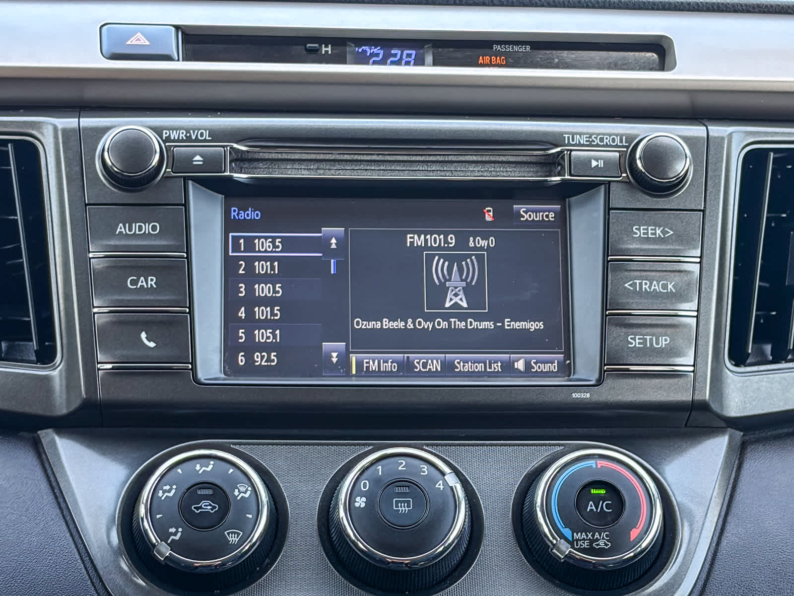 Thumbnail: 2015 Toyota RAV4 - 13