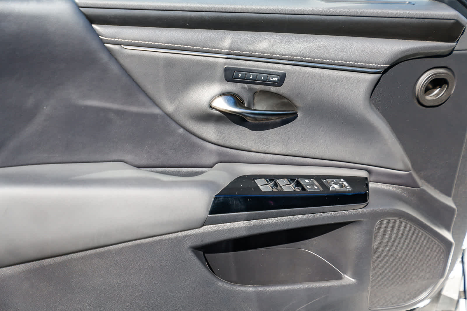 Thumbnail: 2023 Lexus ES - 21