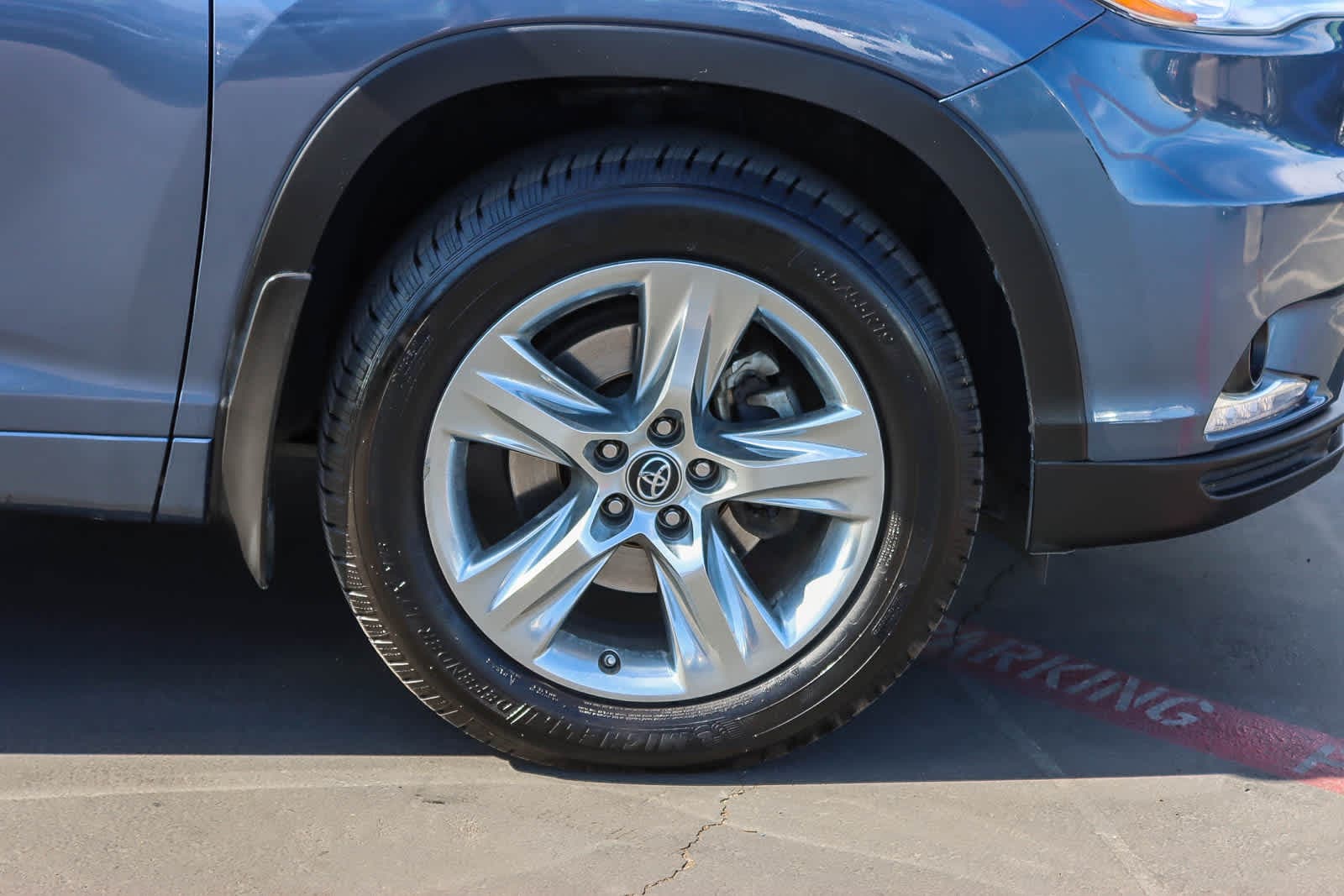 Thumbnail: 2016 Toyota Highlander - 9