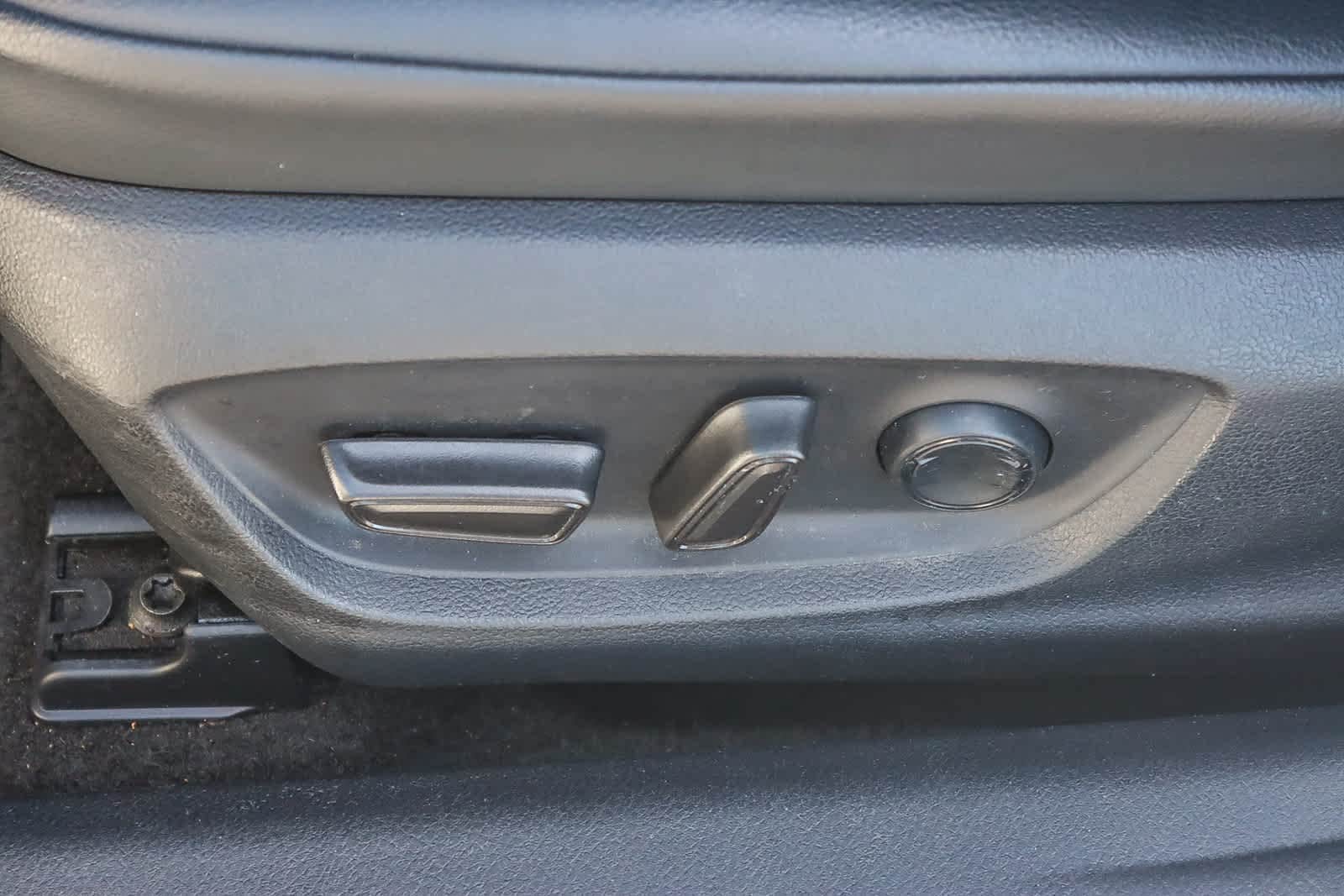 Thumbnail: 2020 Toyota Camry - 17