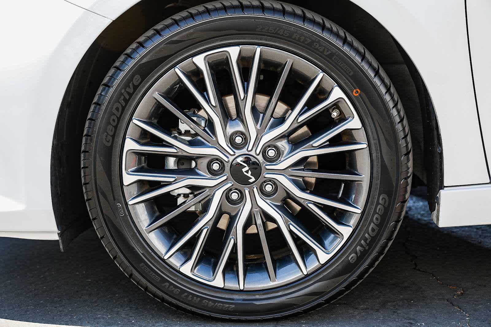 Thumbnail: 2023 Kia Forte - 18