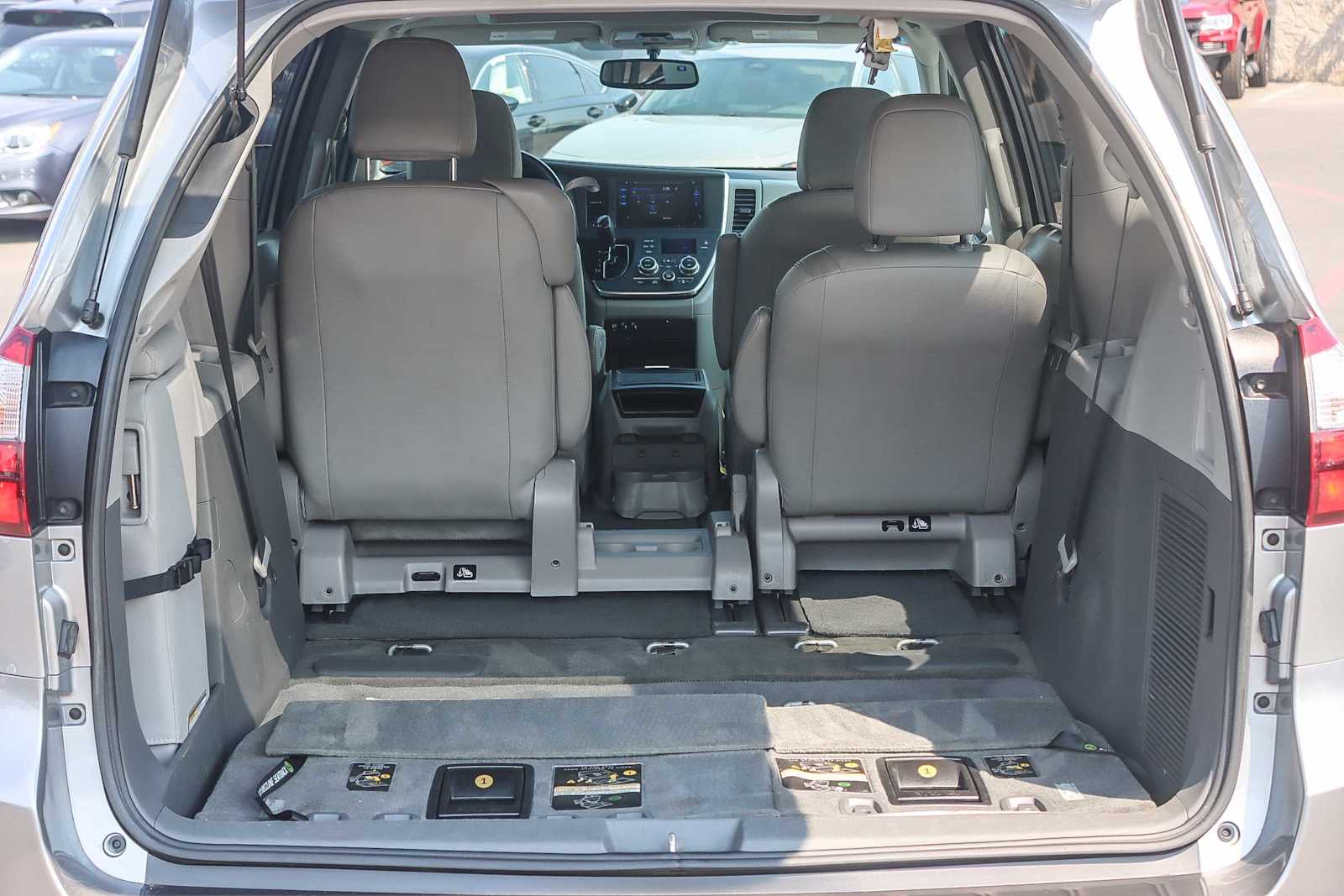 Thumbnail: 2016 Toyota Sienna - 24