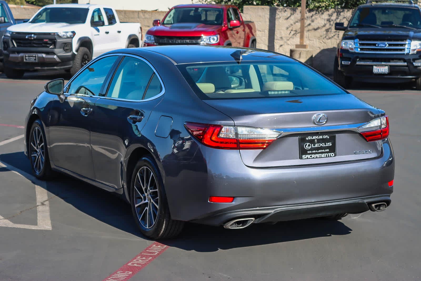 Thumbnail: 2017 Lexus ES - 4