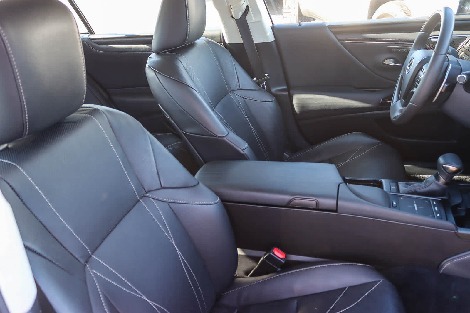 Thumbnail: 2022 Lexus ES - 15