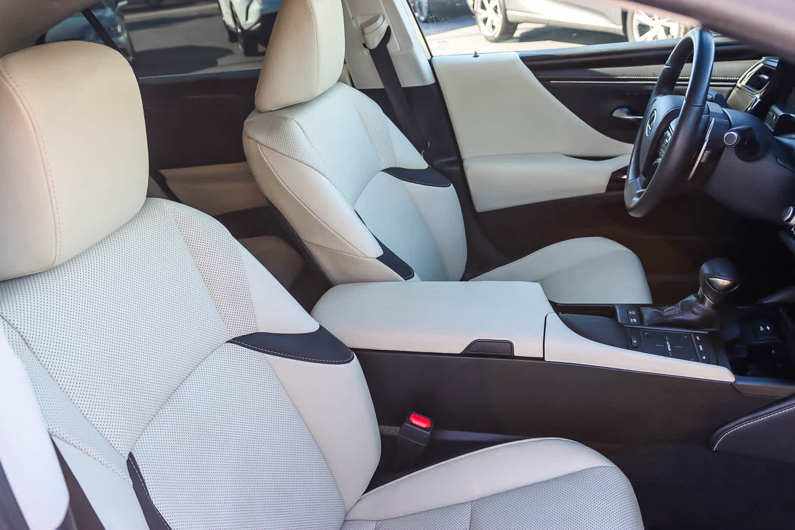 Thumbnail: 2022 Lexus ES - 16