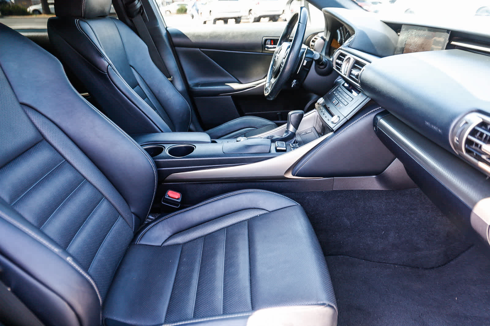 Thumbnail: 2015 Lexus IS - 18