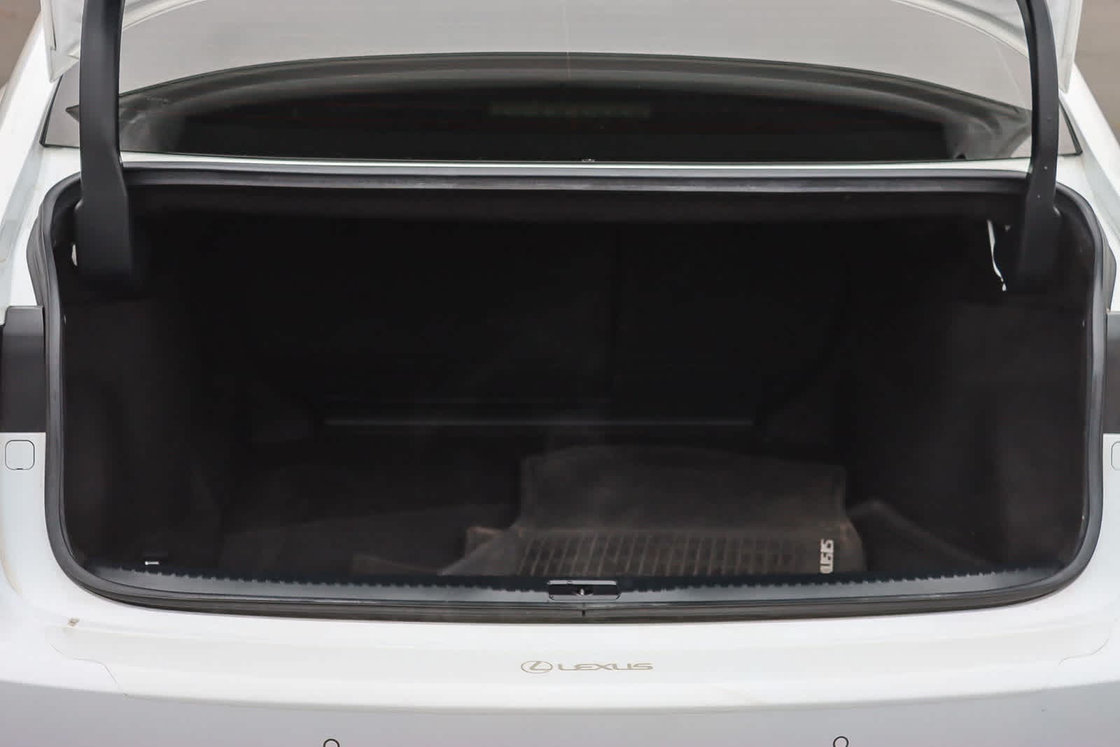 Thumbnail: 2018 Lexus IS - 26