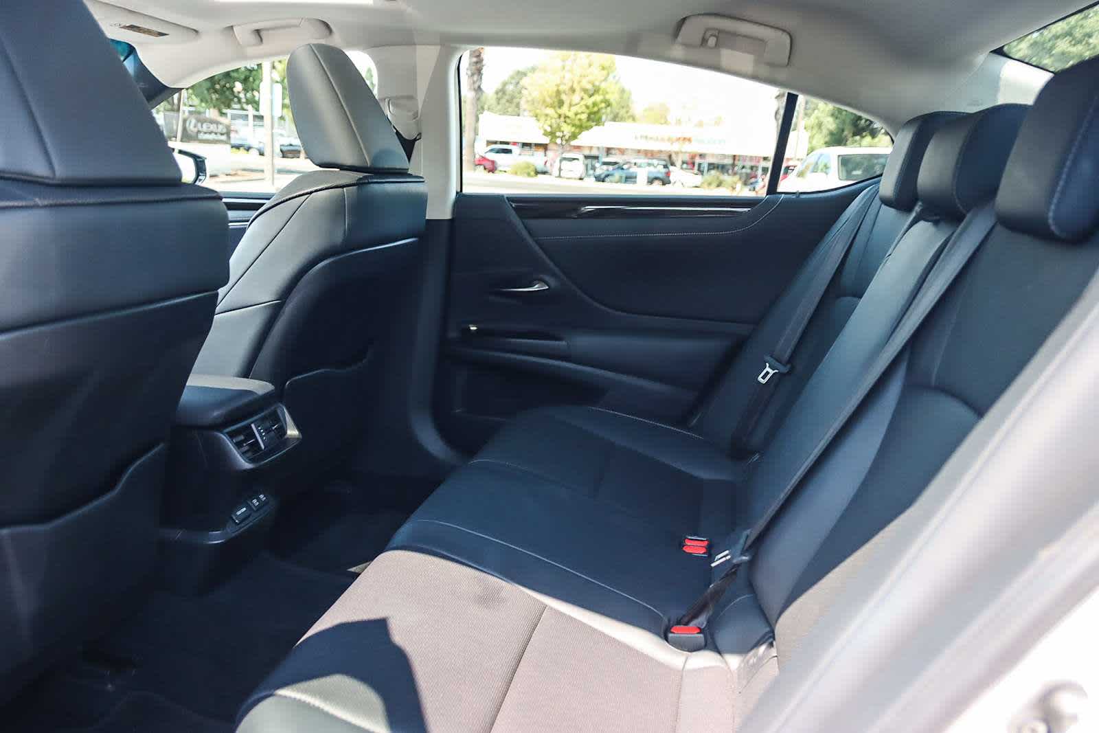 Thumbnail: 2019 Lexus ES - 31