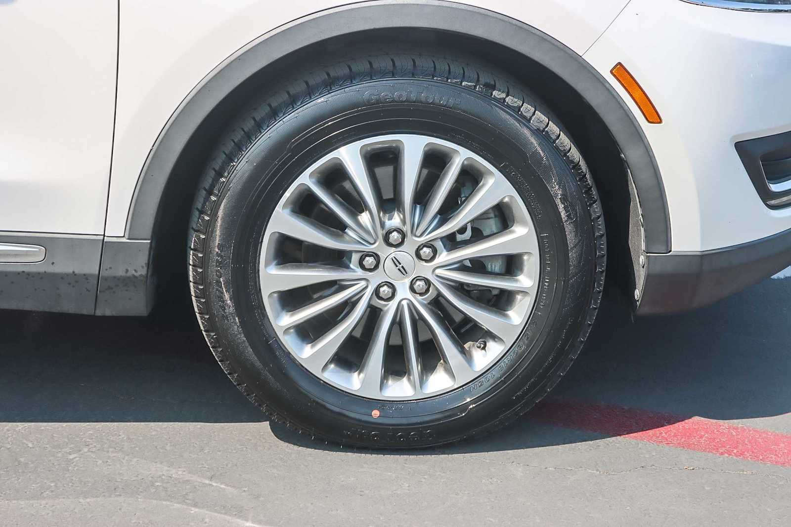 Thumbnail: 2017 Lincoln MKX - 9
