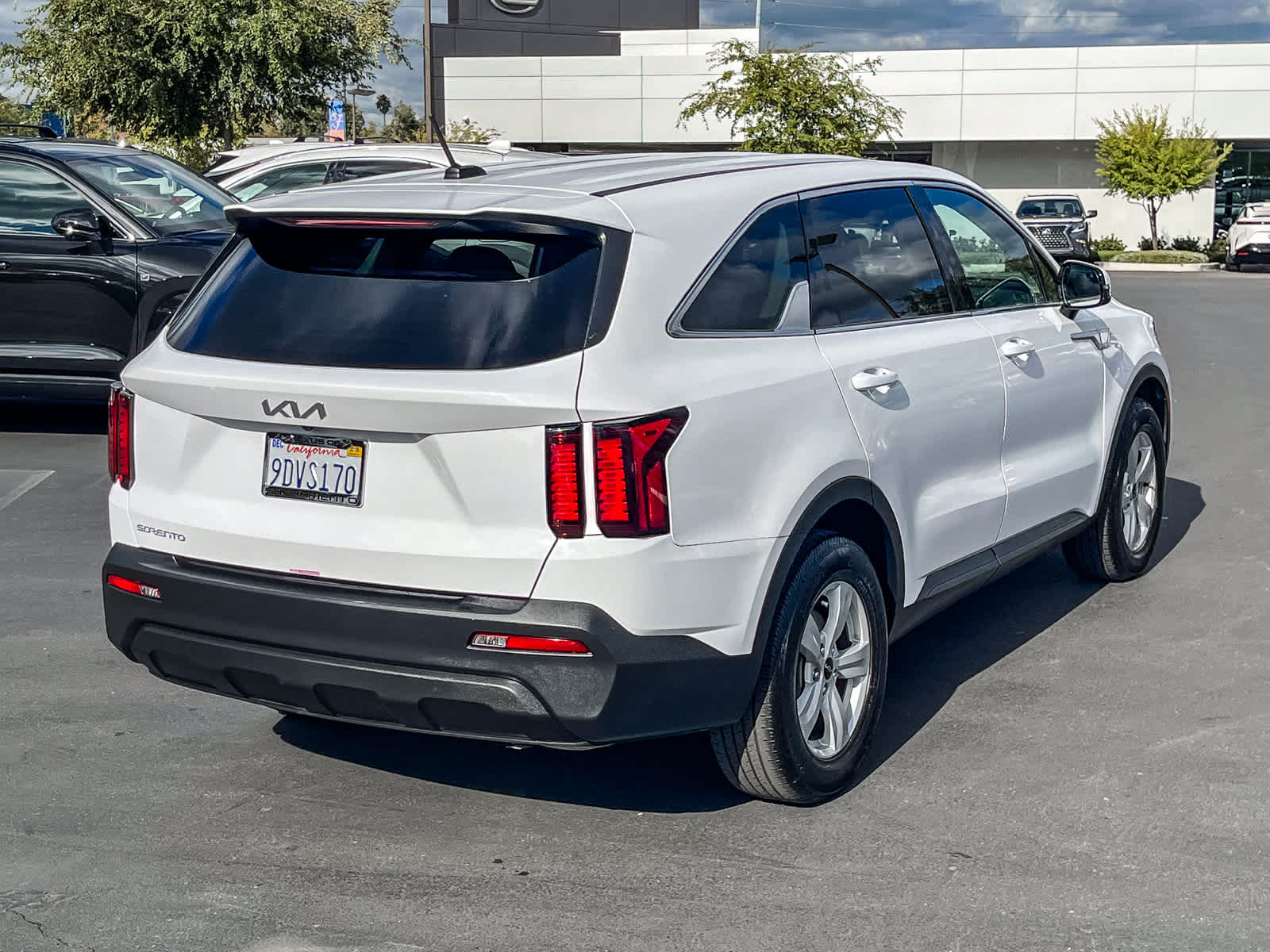 2023 Kia Sorento LX photo 3