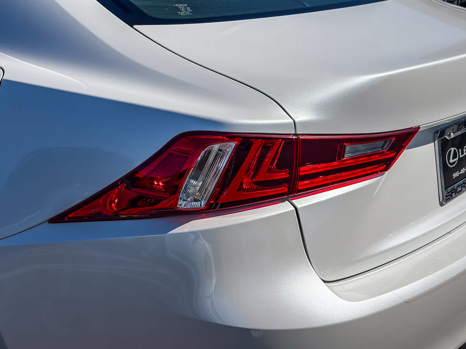 2016 LEXUS IS 200t photo 3