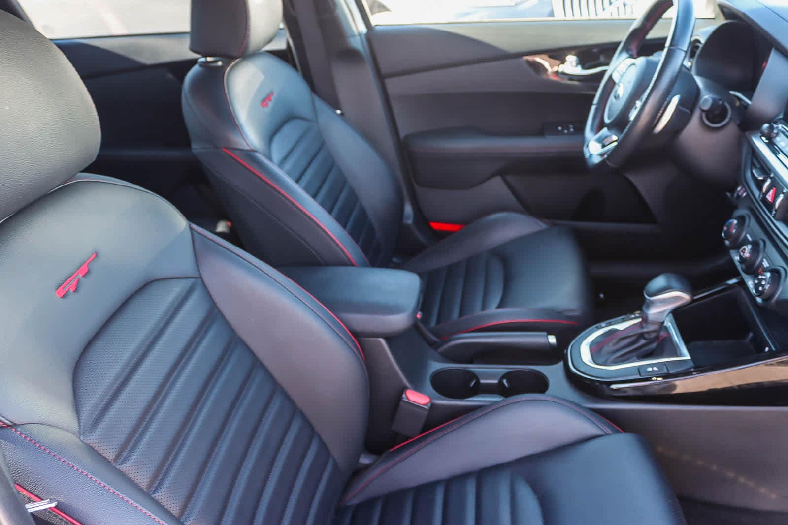Thumbnail: 2021 Kia Forte - 16