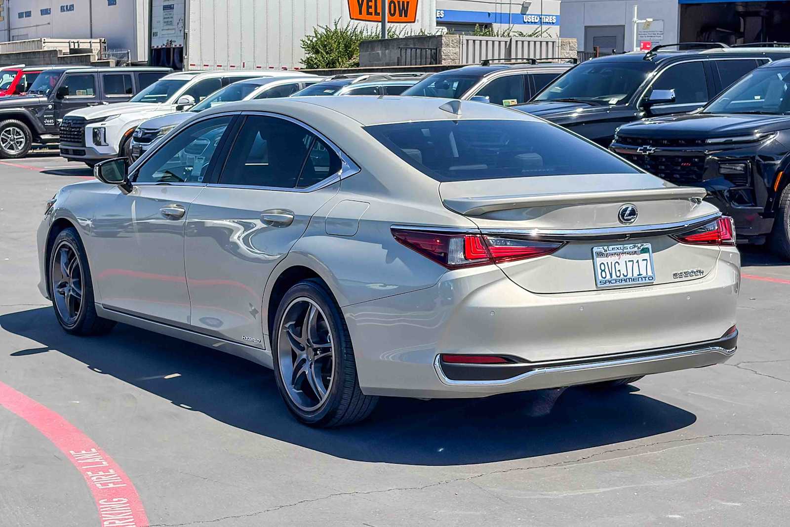 Thumbnail: 2021 Lexus ES - 2