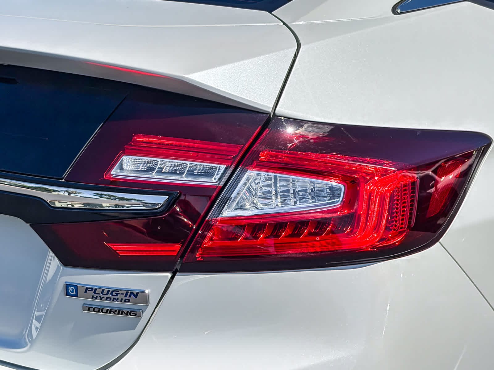 2018 Honda Clarity Plug-In Hybrid Touring photo 3