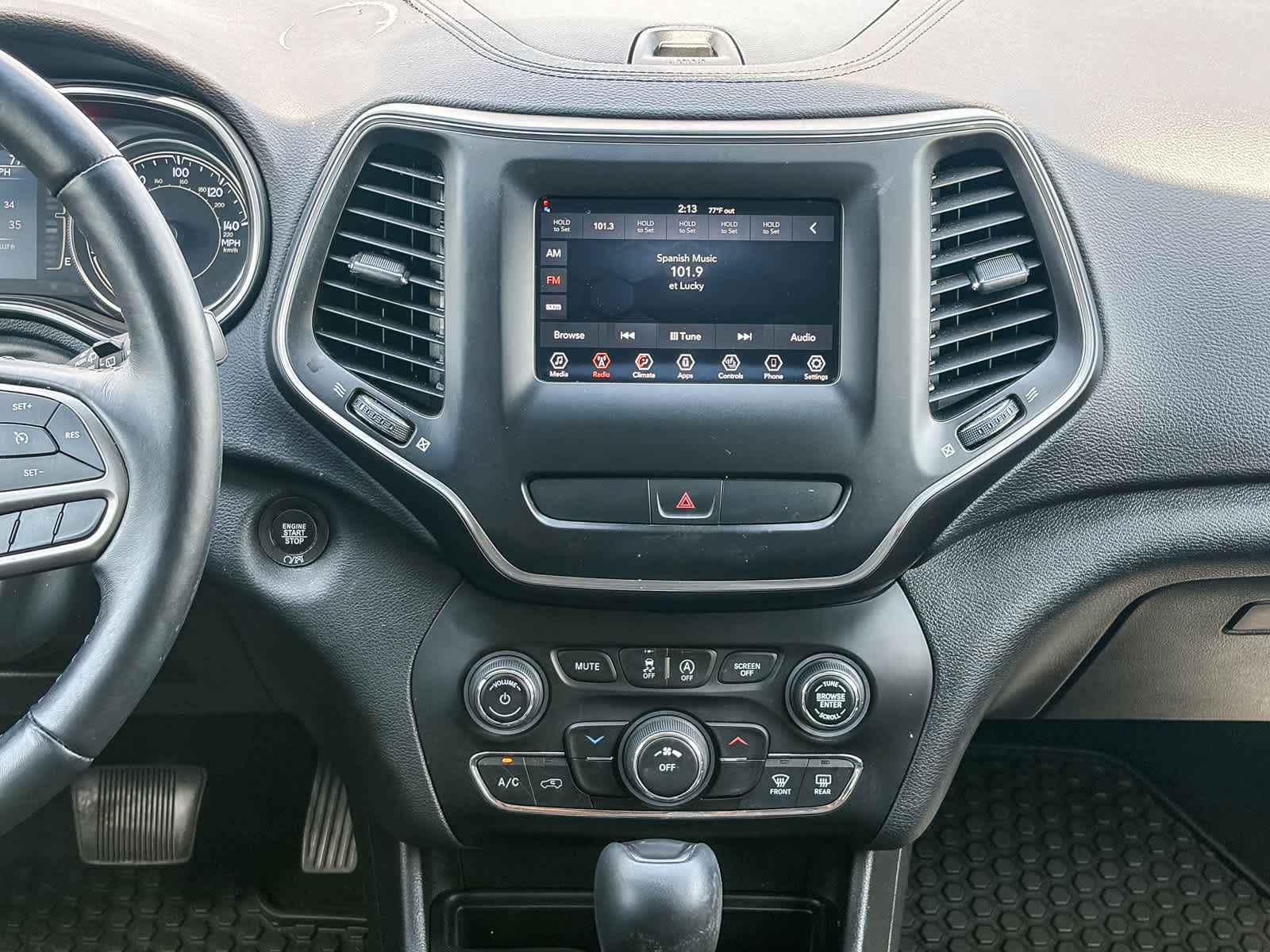 Thumbnail: 2019 Jeep Cherokee - 12