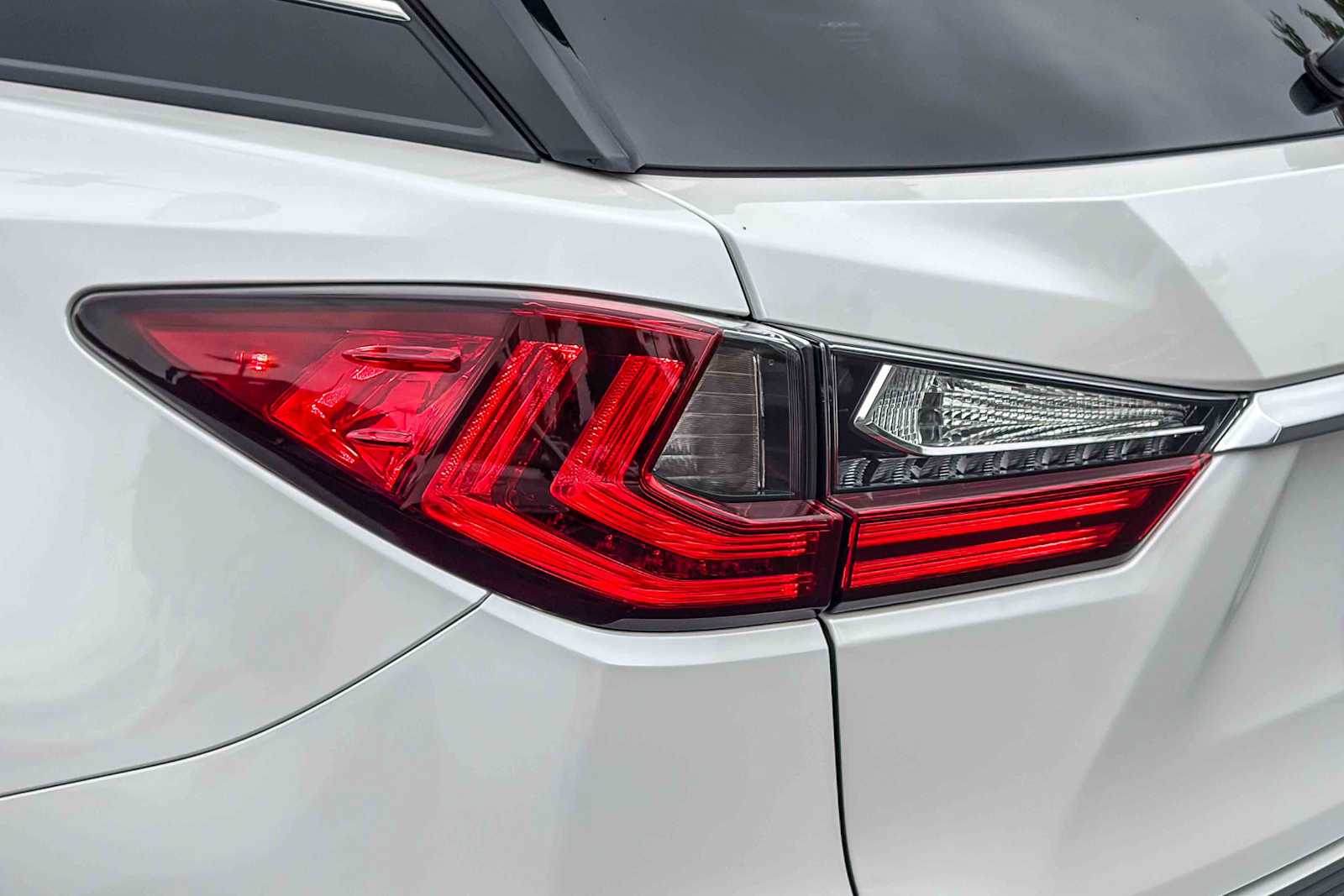 2022 LEXUS RX 350L photo 3