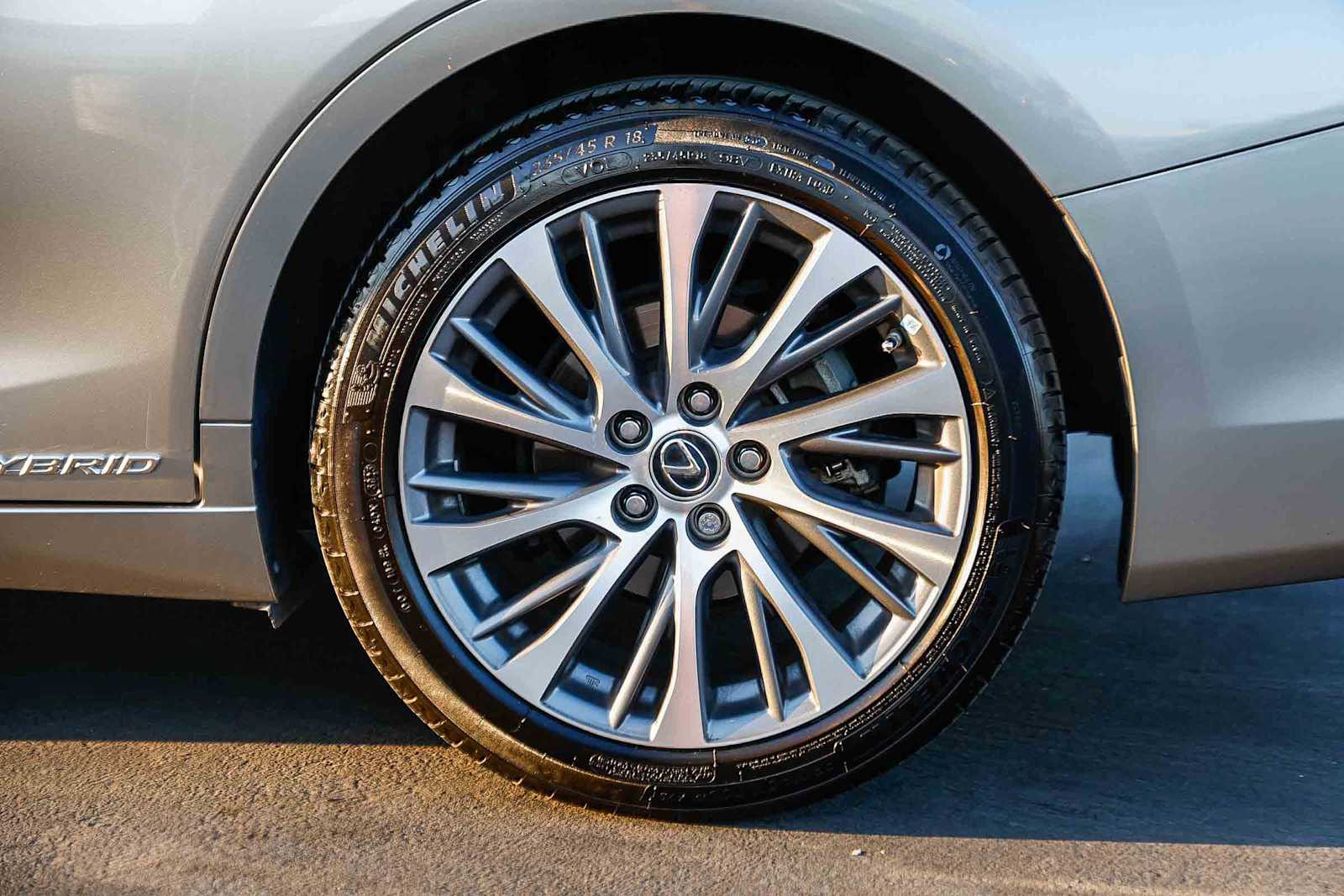 Thumbnail: 2021 Lexus ES - 10