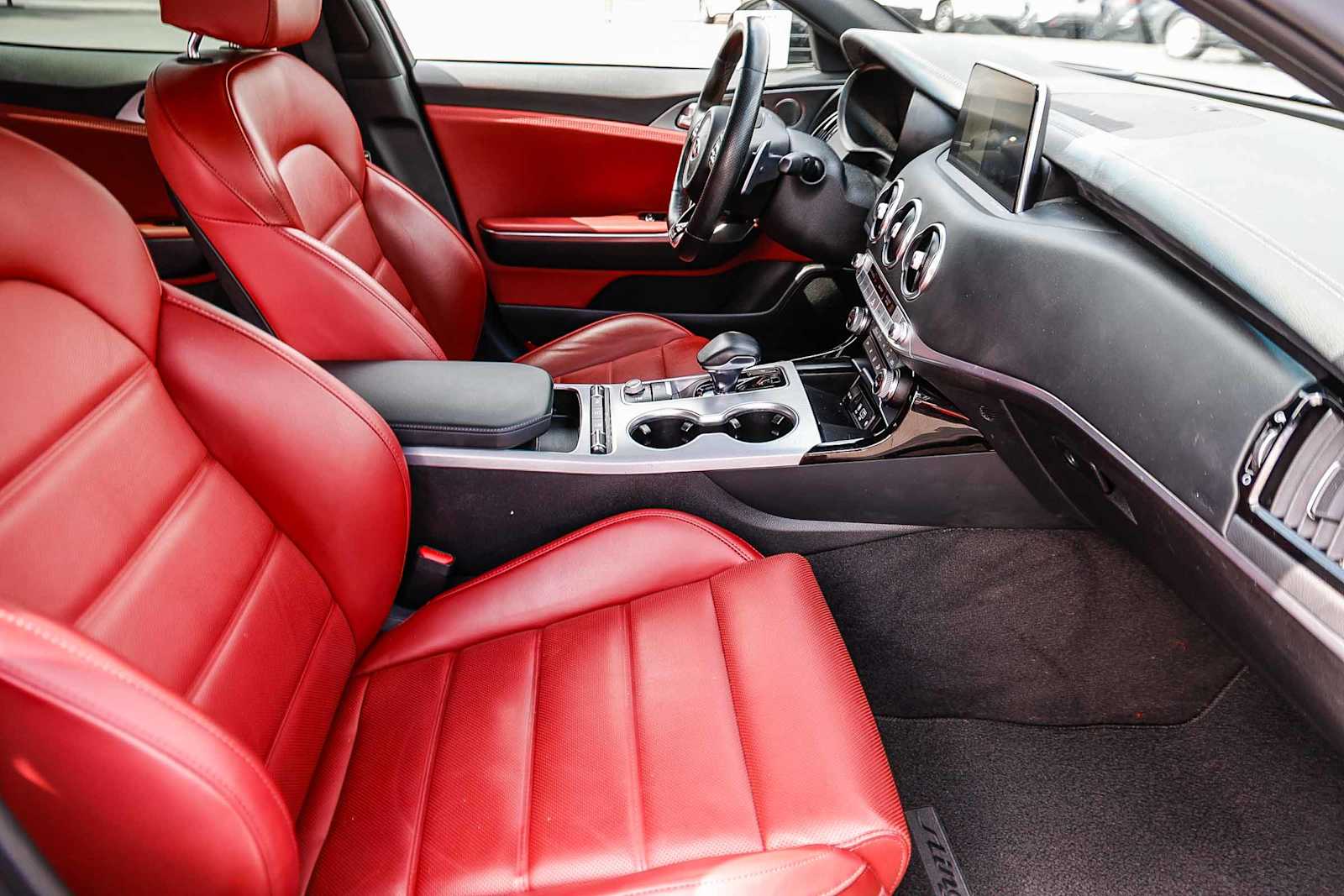 Thumbnail: 2020 Kia Stinger - 18
