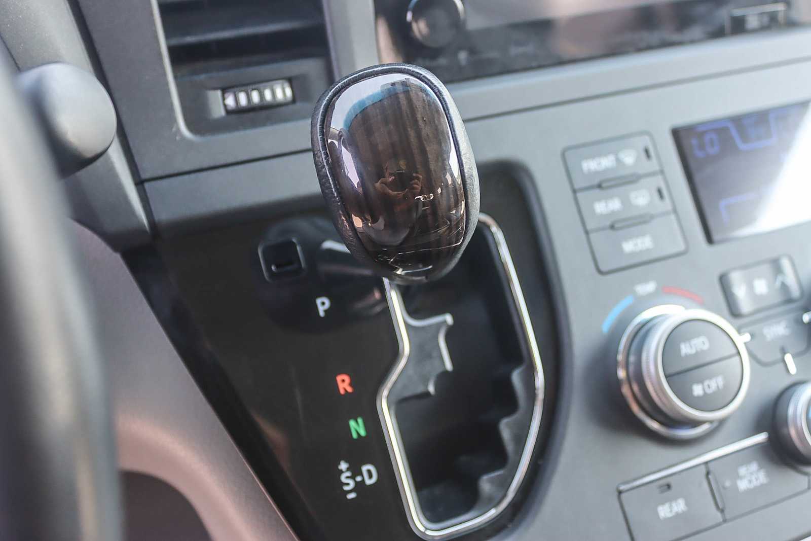 Thumbnail: 2016 Toyota Sienna - 18