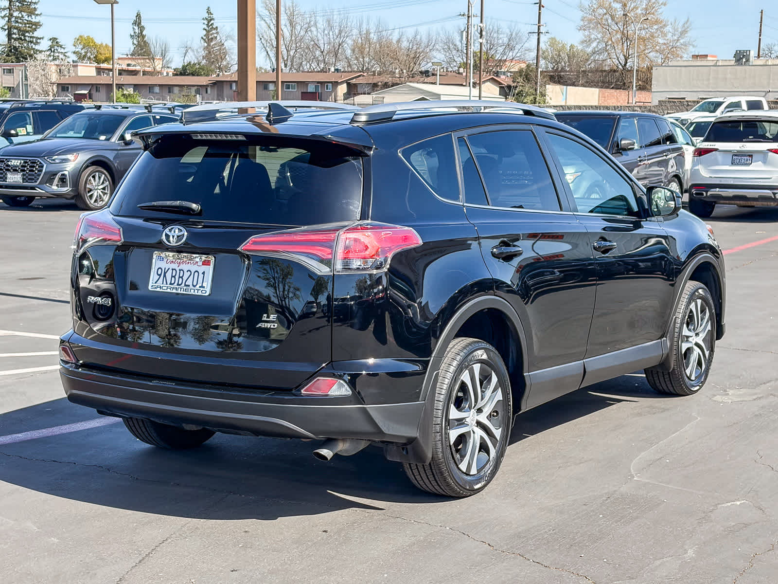 Thumbnail: 2017 Toyota RAV4 - 4