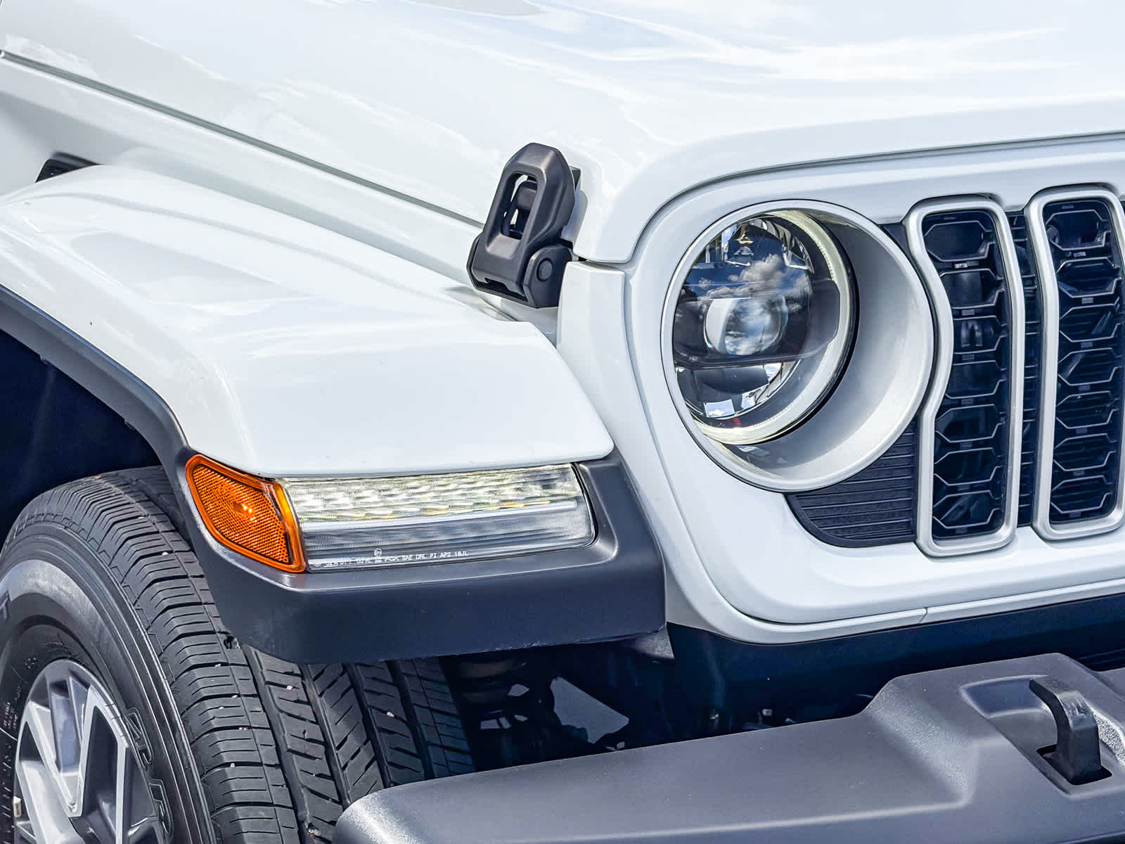 2025 Jeep Wrangler Sahara photo 6