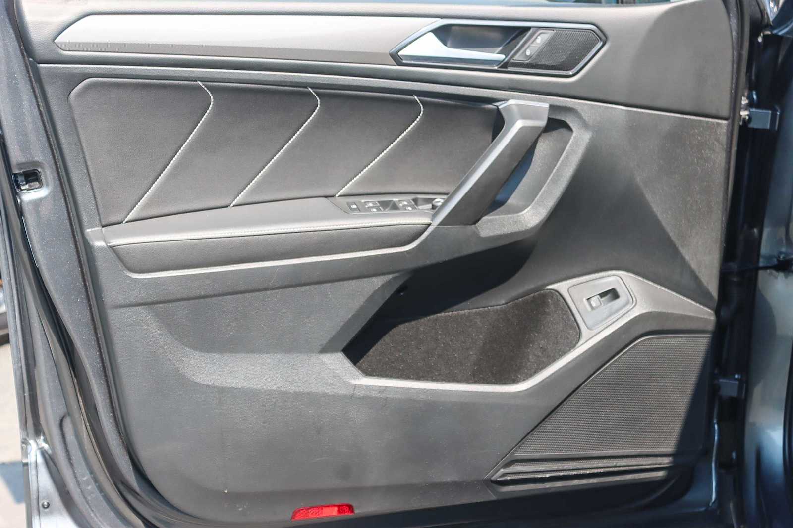 Thumbnail: 2022 Volkswagen Tiguan - 19
