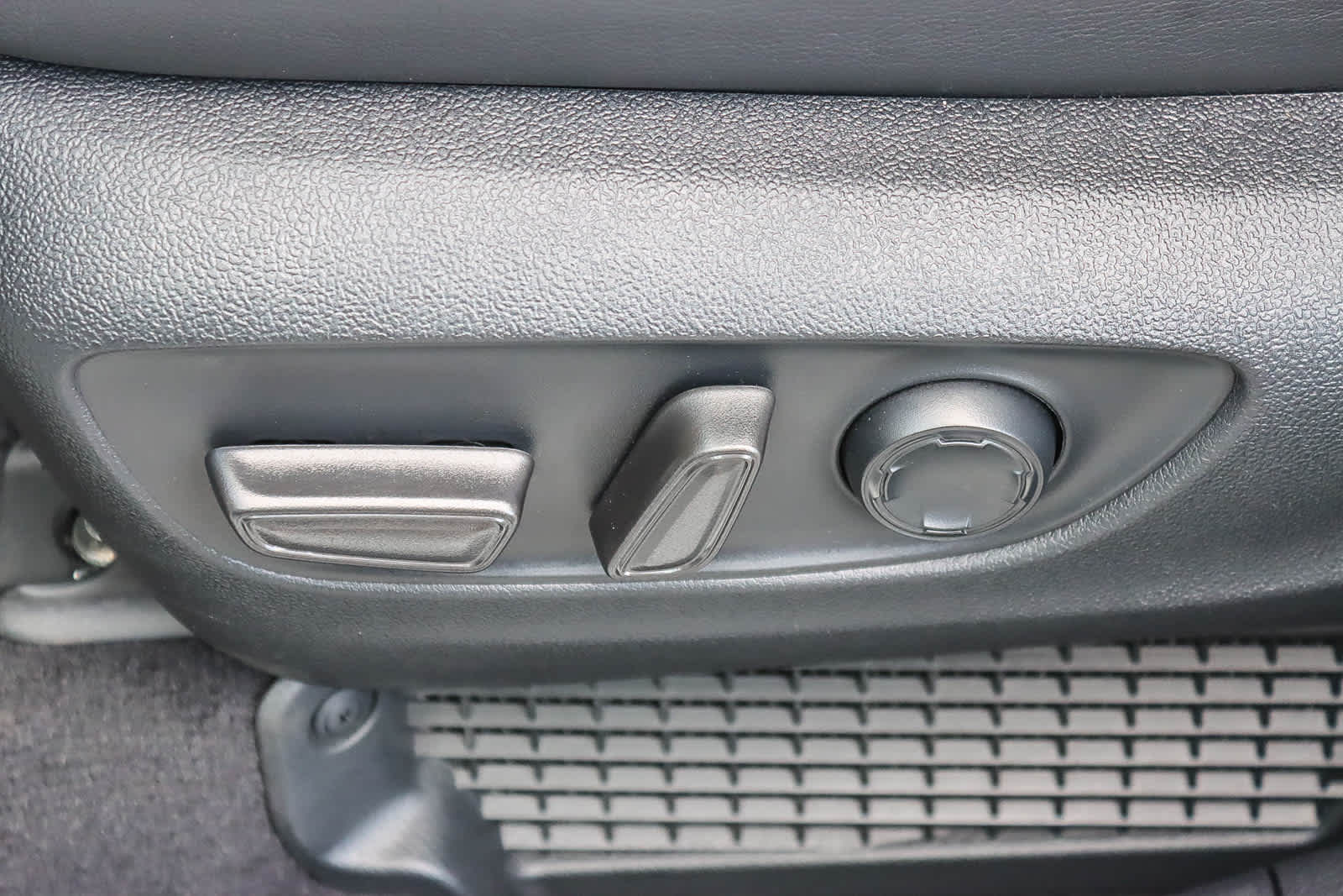 Thumbnail: 2022 Toyota Sienna - 22