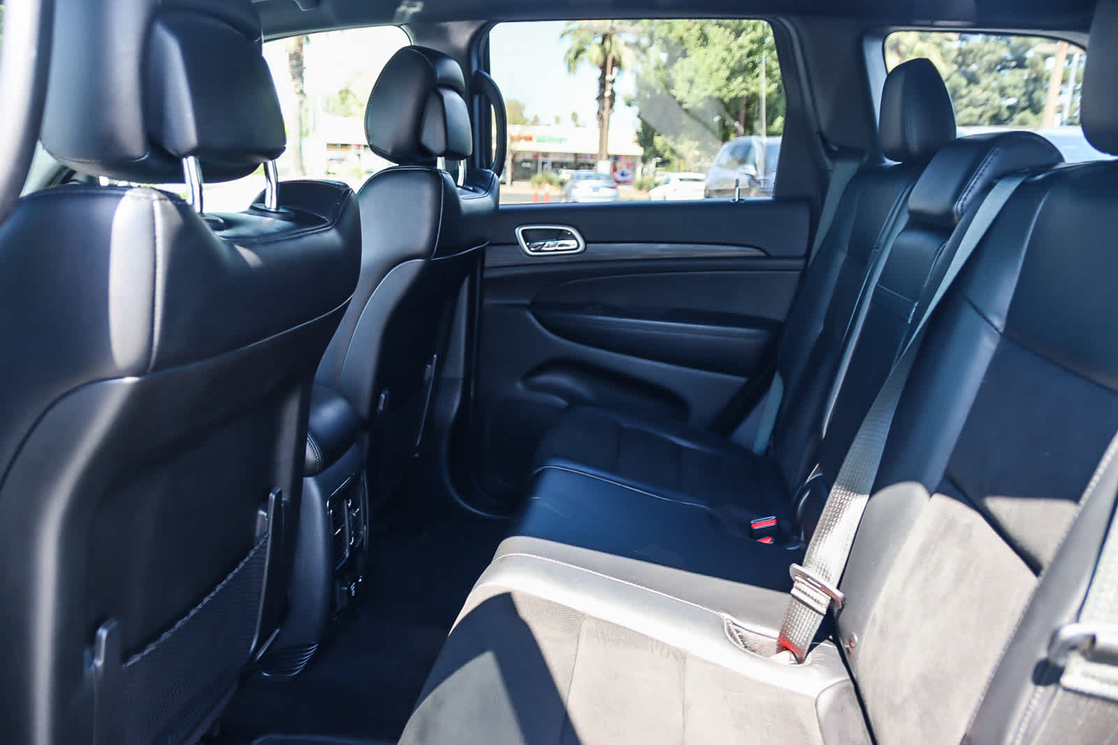 Thumbnail: 2019 Jeep Grand Cherokee - 17