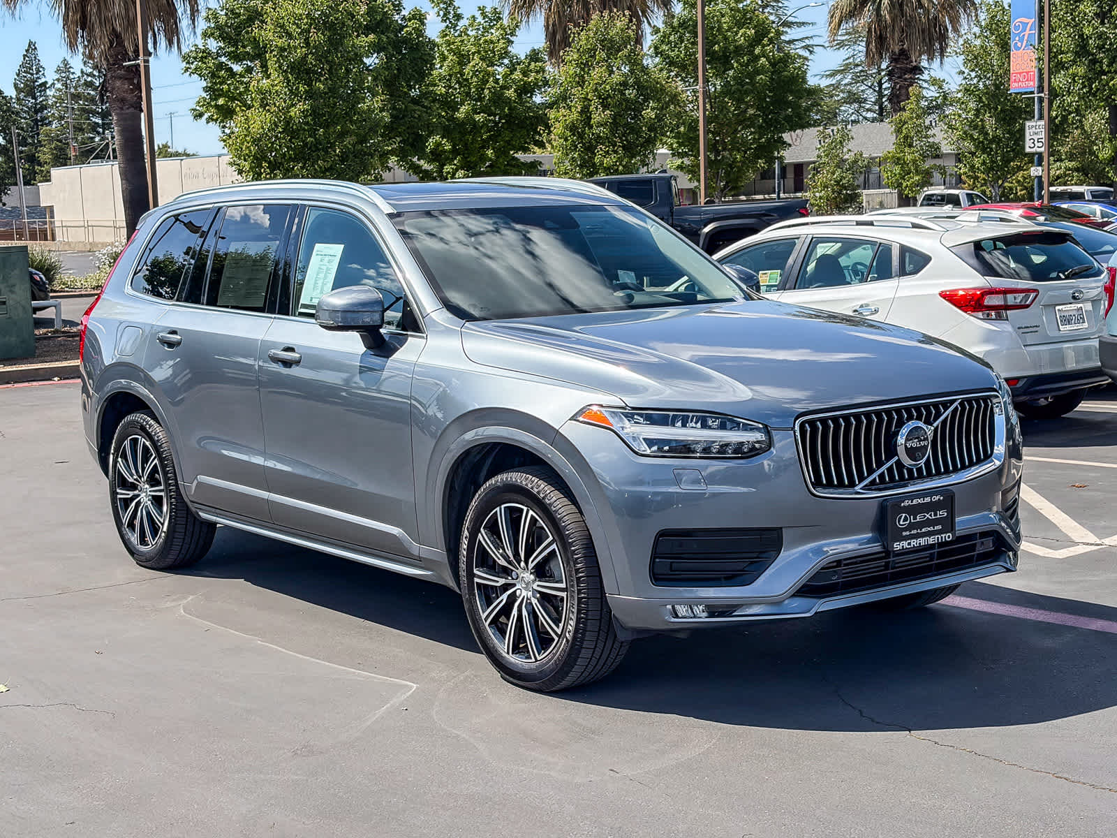 2020 Volvo XC90 T6 Momentum 7 Passenger photo 4