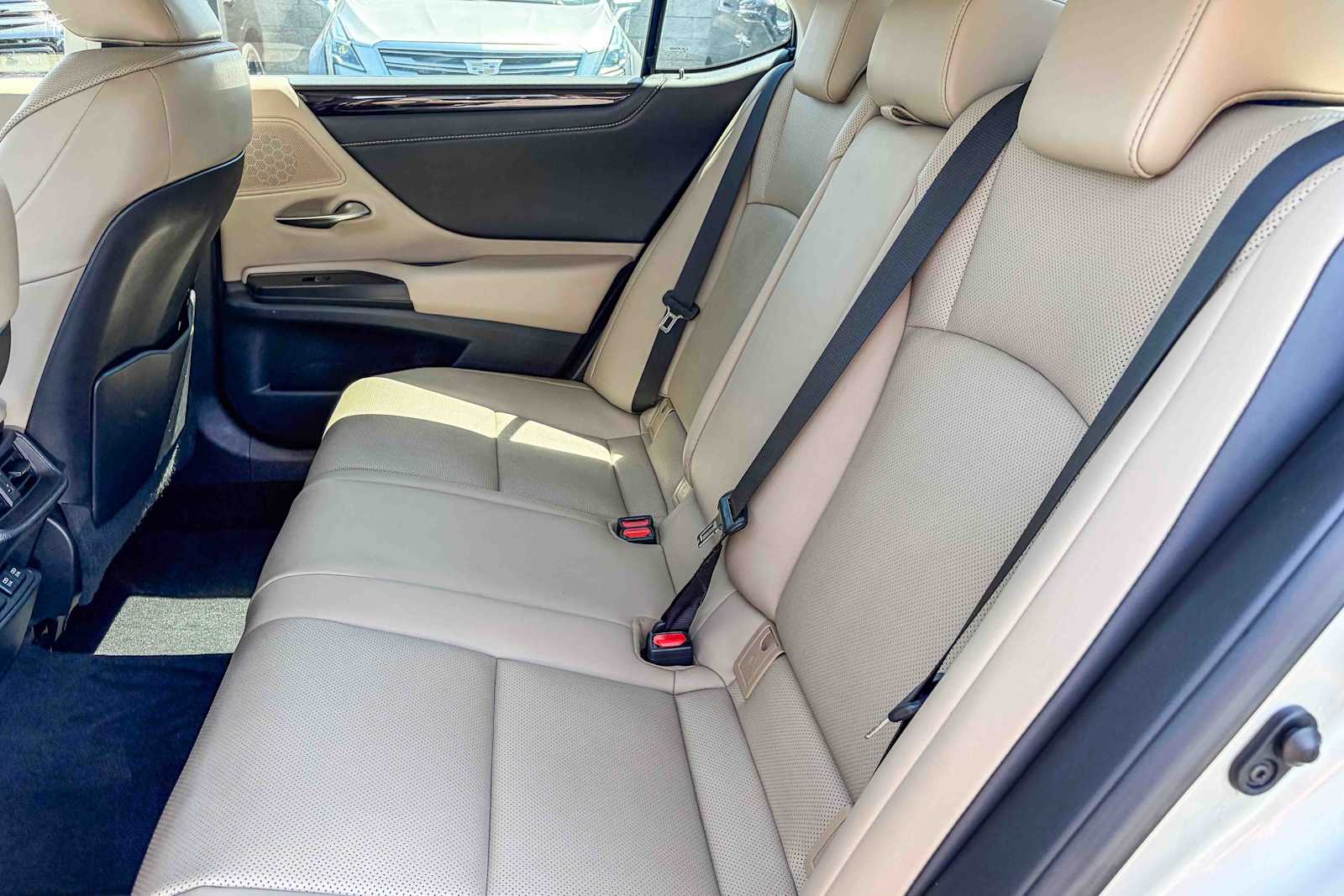 Thumbnail: 2021 Lexus ES - 17