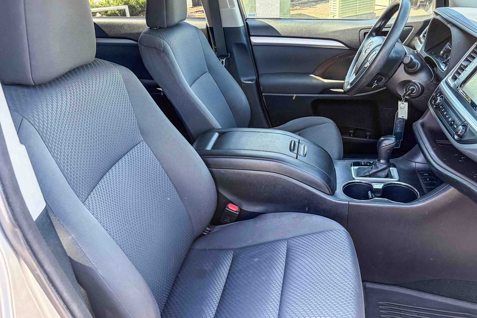 Thumbnail: 2015 Toyota Highlander - 15