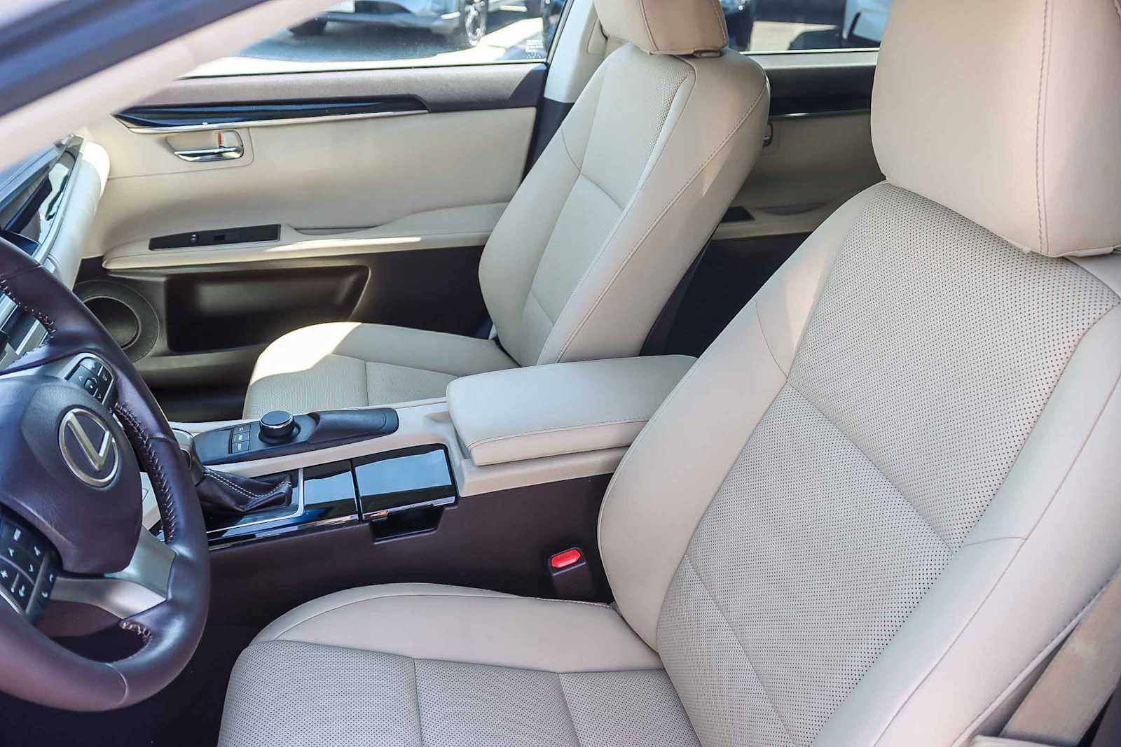 Thumbnail: 2017 Lexus ES - 17