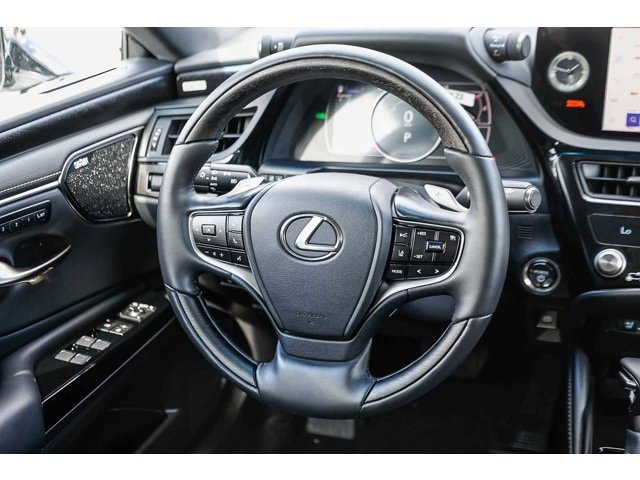 Thumbnail: 2025 Lexus ES - 16