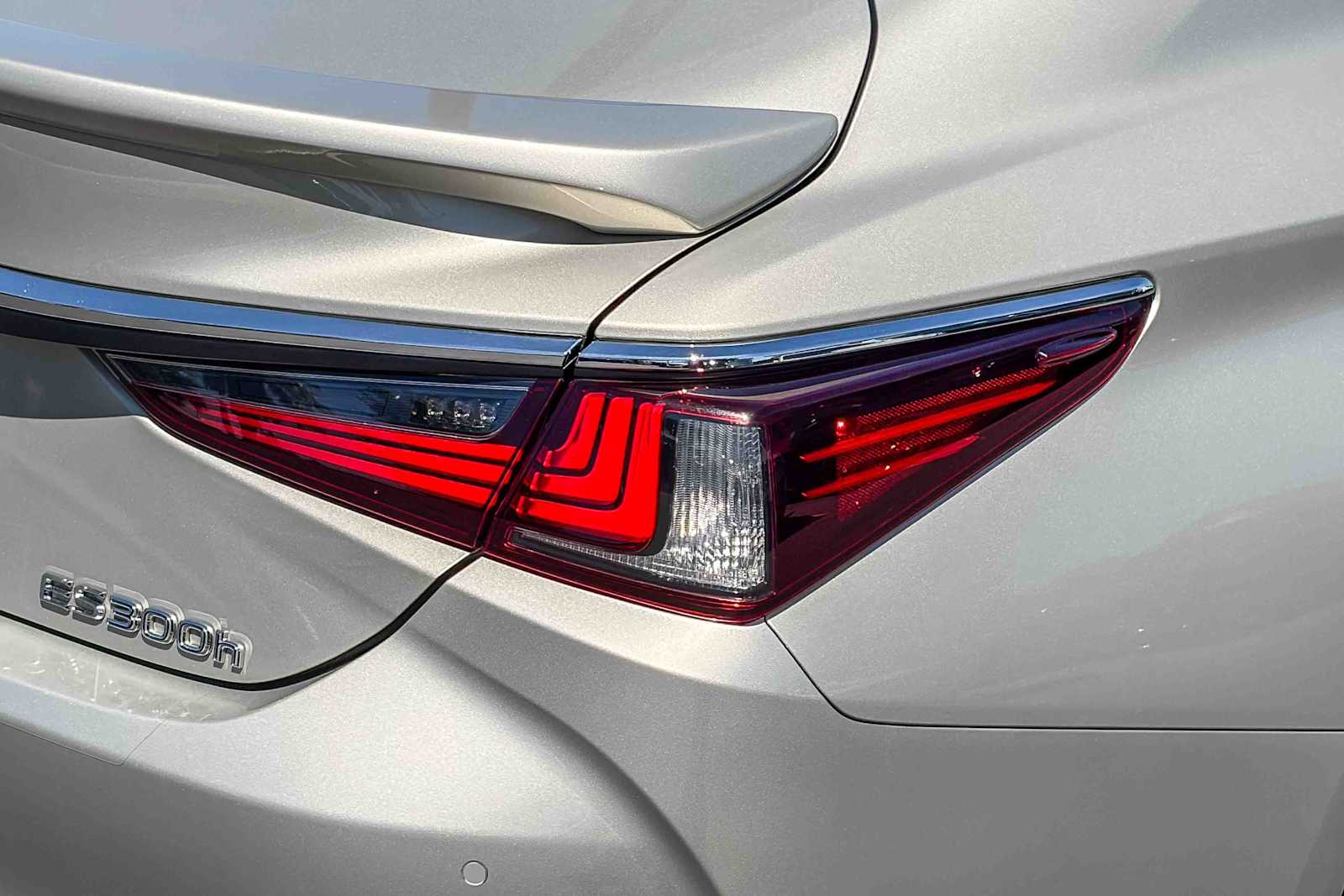 Thumbnail: 2021 Lexus ES - 8