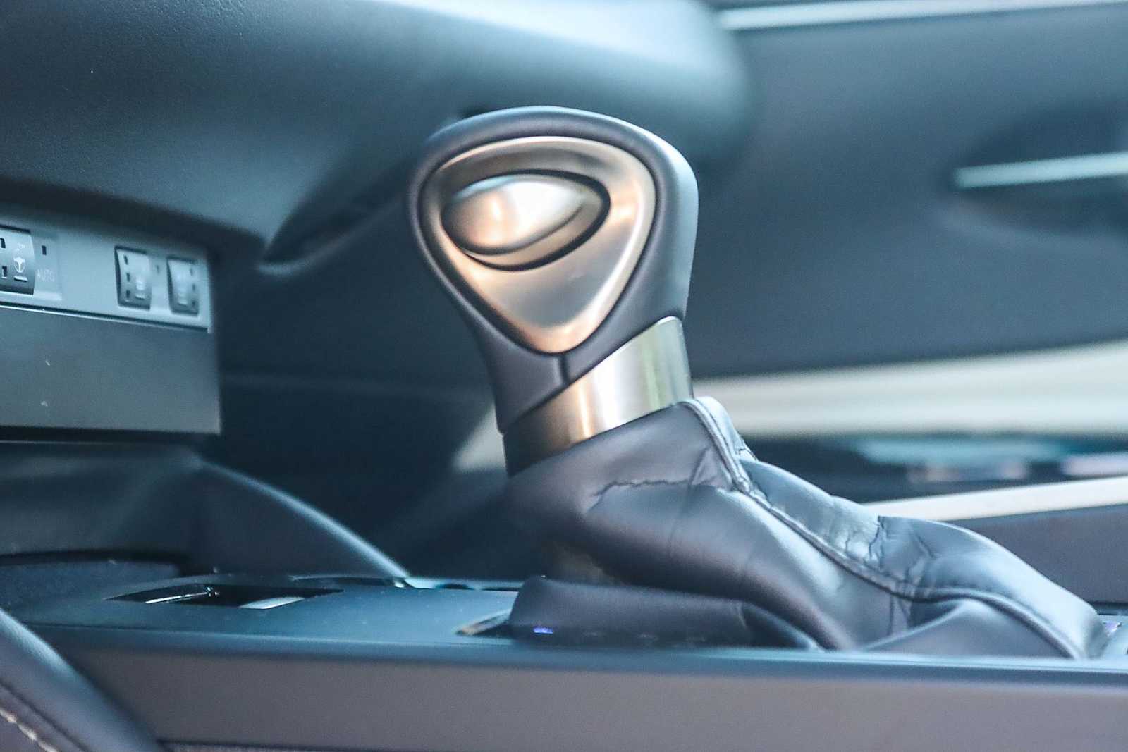 Thumbnail: 2025 Lexus ES - 22