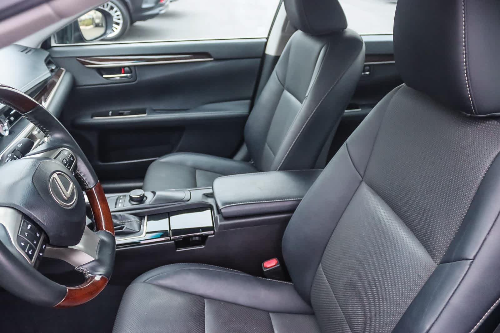 Thumbnail: 2017 Lexus ES - 17