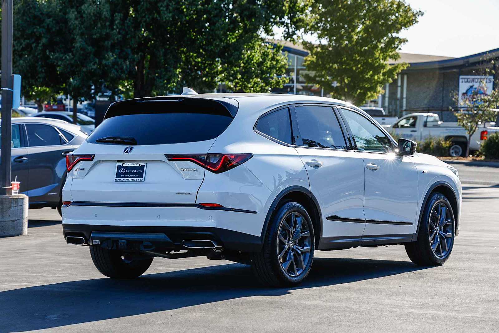 Thumbnail: 2022 Acura MDX - 4