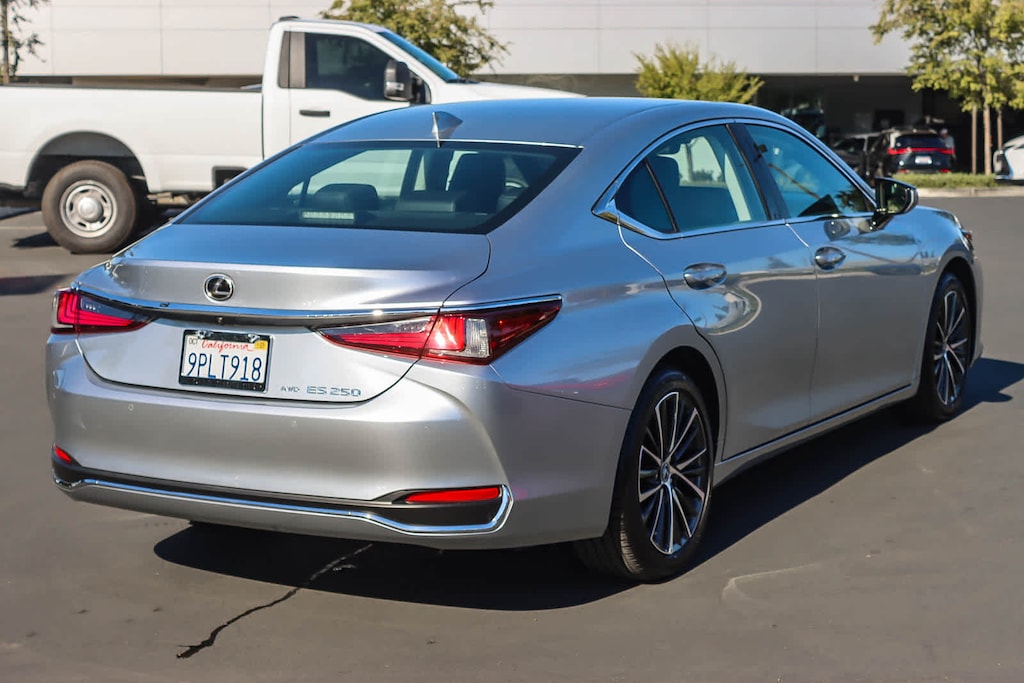 Certified 2024 Lexus ES 250 Luxury Sedan