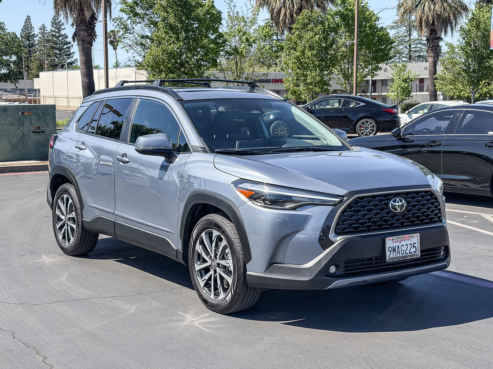 2024 Toyota Corolla Cross XLE photo 4